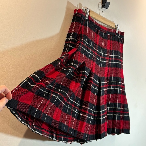 ST. JOHN Sz 10 80% Wool 20% Viscose Unlined Pleated Plaid Zip Above Knee Skirt - Picture 3 of 10